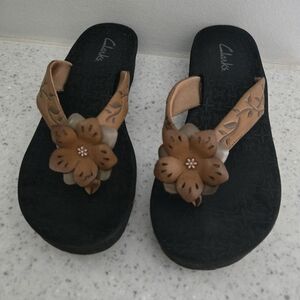 Clarks Women's Tan Floral Sandals Size 9M
